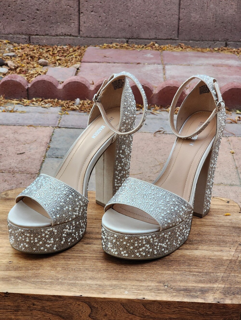 Steve Madden Women's Glam Champagne Pearl Rhinestones Platform Sandals Size 10 - Picture 6 of 9